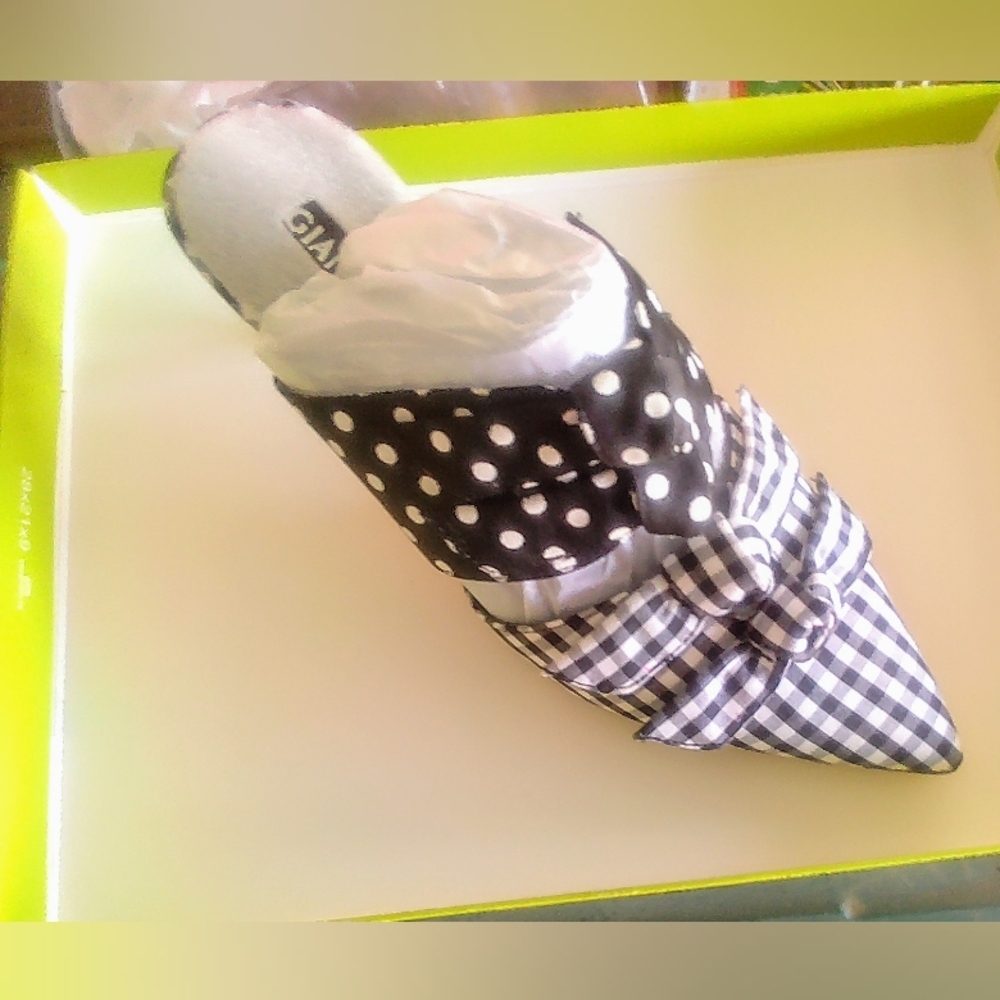 Gianni Bini black and white heels, never worn, 6 1/2